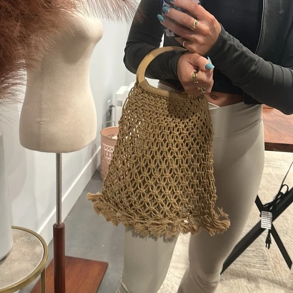 Handcrafted Tan Macrame Tote Bag - Picture 4 of 5